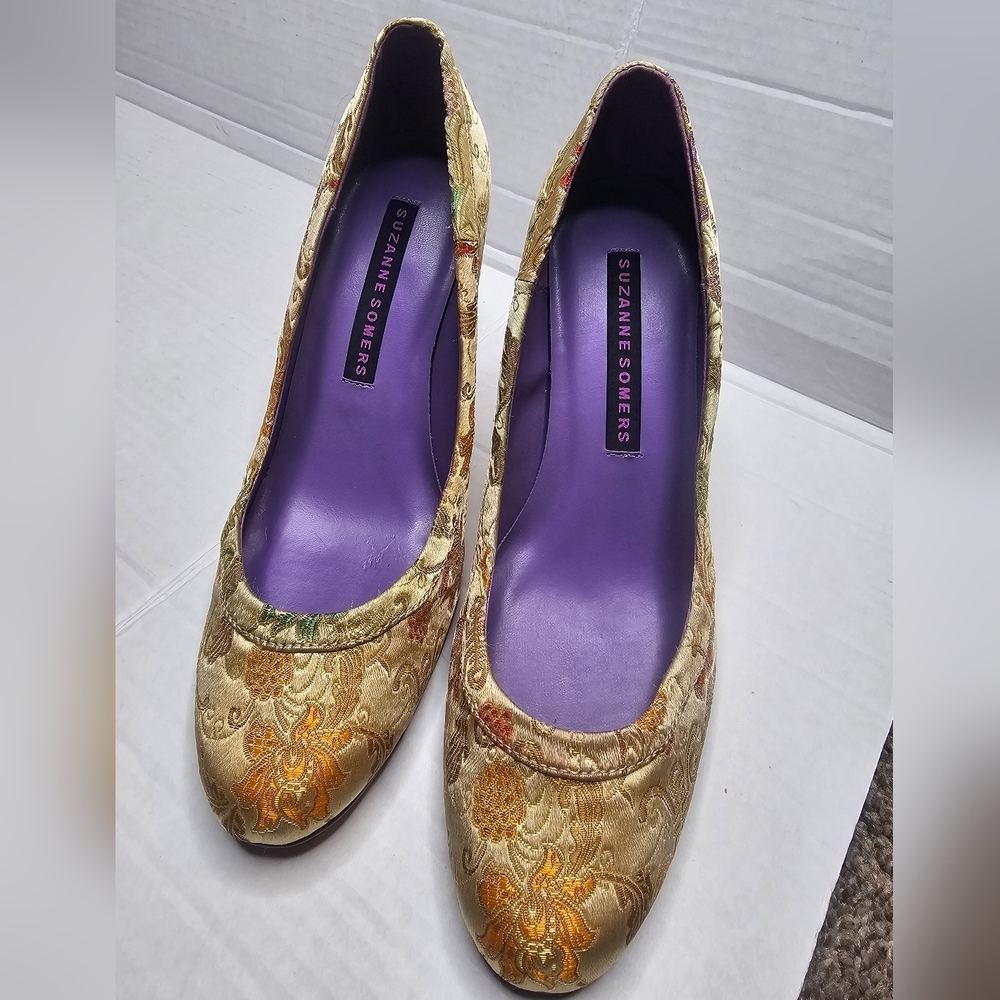Suzanne Somers Gold and Purple Brocade Heels
